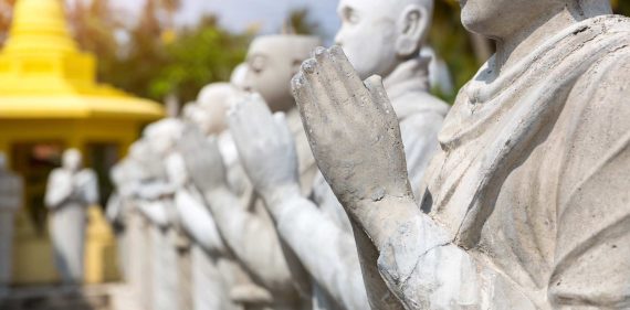 buddha-statues-in-a-temple-on-sri-lanka-closeup-P32HJMW.jpg